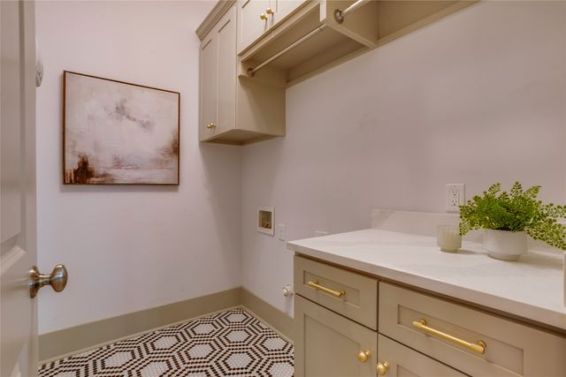 714 N Edgefield Avenue, Dallas, TX 75208