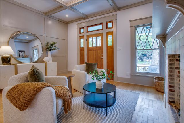 714 N Edgefield Avenue, Dallas, TX 75208