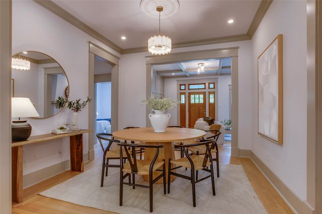 714 N Edgefield Avenue, Dallas, TX 75208