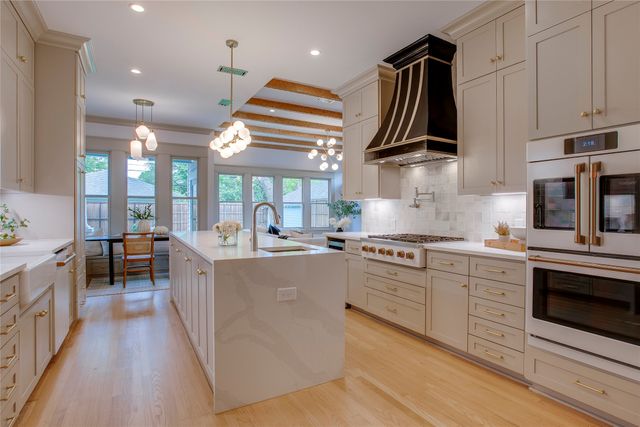 714 N Edgefield Avenue, Dallas, TX 75208