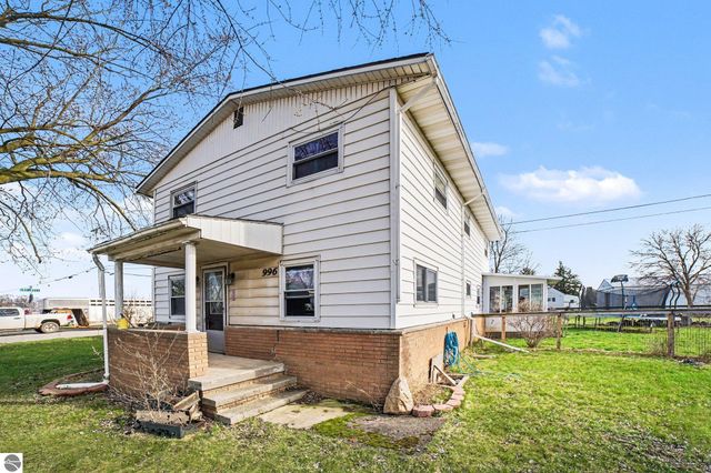 996 E Monroe Road, St Louis, MI 48880