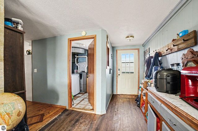 996 E Monroe Road, St Louis, MI 48880