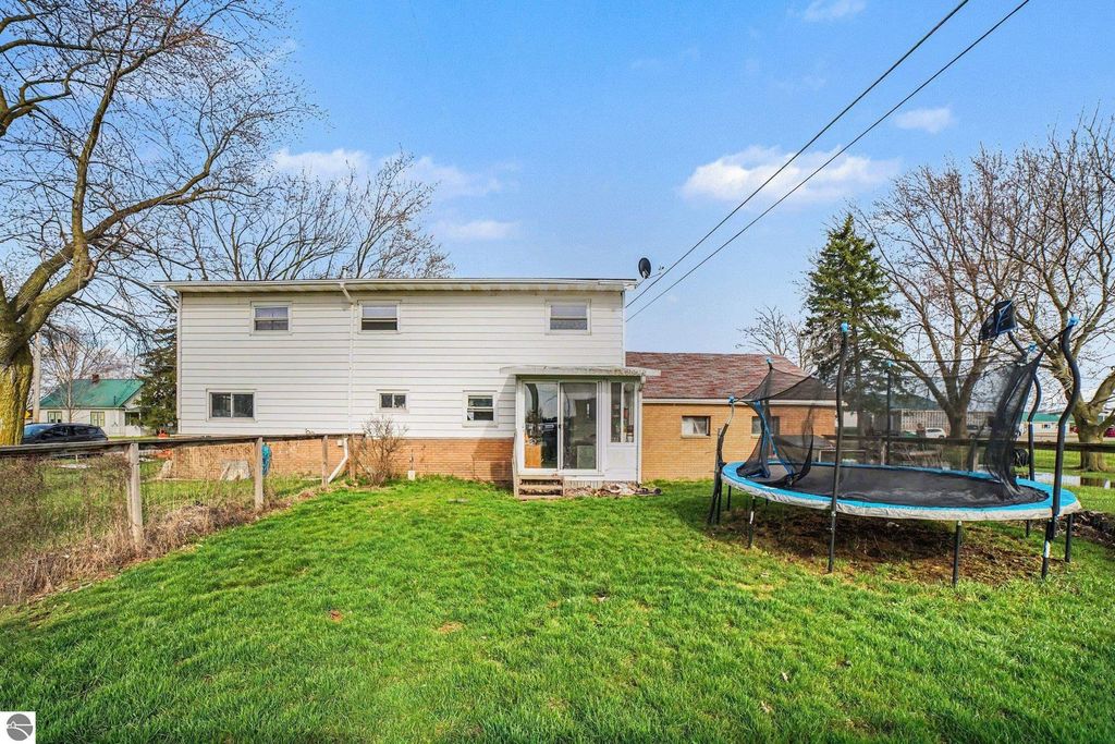 Image 17 of property listing at 996 E Monroe Road, St Louis, MI 48880