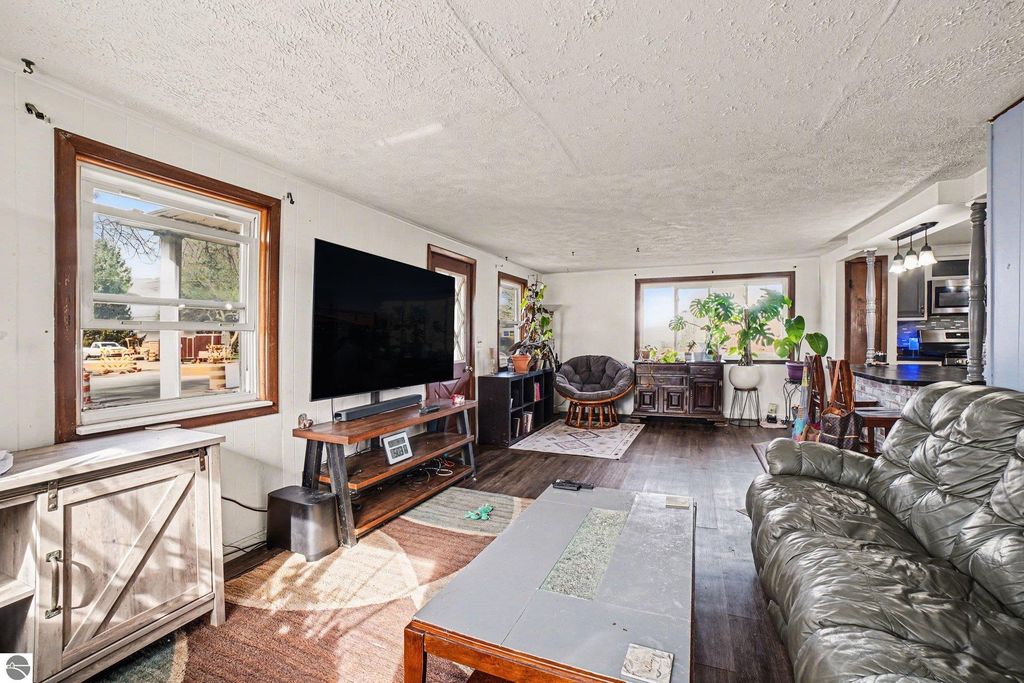 Image 8 of property listing at 996 E Monroe Road, St Louis, MI 48880