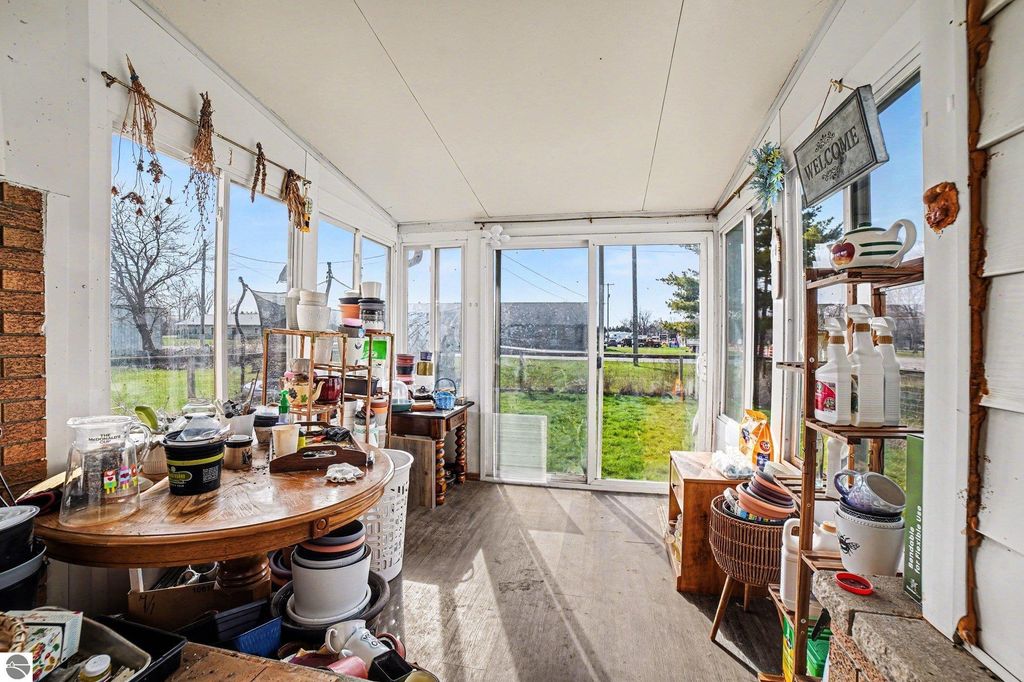 Image 9 of property listing at 996 E Monroe Road, St Louis, MI 48880