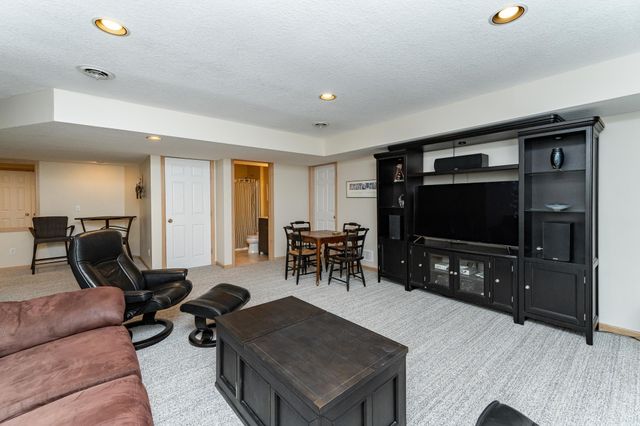 3324 Fox Hollow Lane SW, Rochester, MN 55902