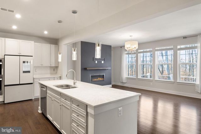 1527 MEADOWLARK GLEN RD, Dumfries, VA 22026