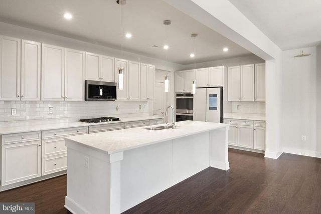 1527 MEADOWLARK GLEN RD, Dumfries, VA 22026