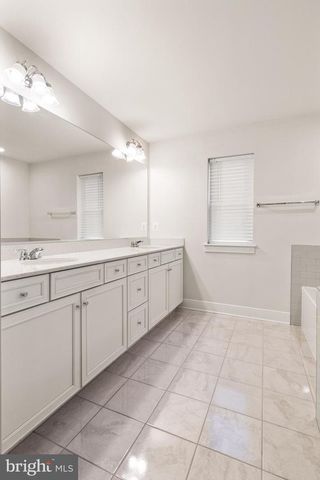 1527 MEADOWLARK GLEN RD, Dumfries, VA 22026