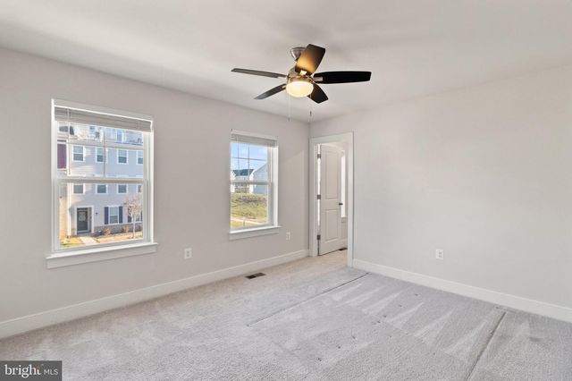 1527 MEADOWLARK GLEN RD, Dumfries, VA 22026