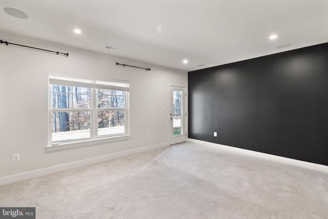 1527 MEADOWLARK GLEN RD, Dumfries, VA 22026