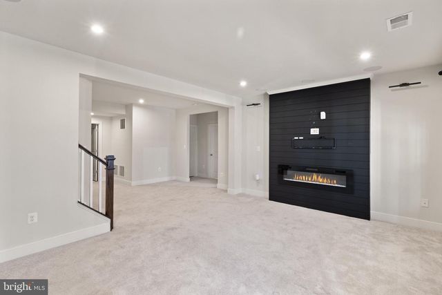 1527 MEADOWLARK GLEN RD, Dumfries, VA 22026