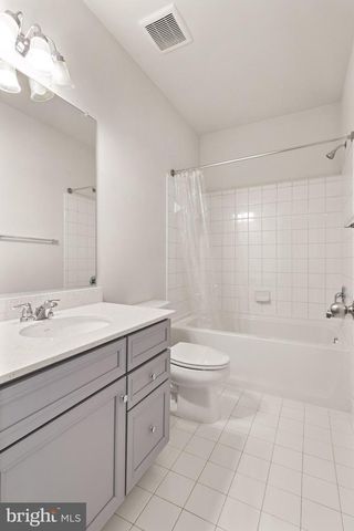 1527 MEADOWLARK GLEN RD, Dumfries, VA 22026