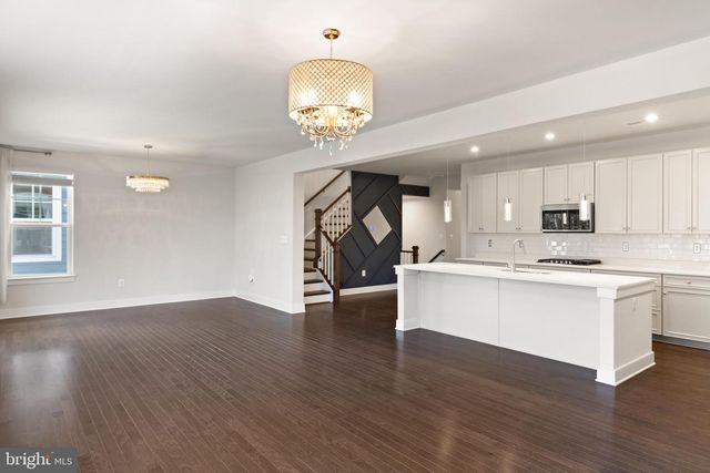 1527 MEADOWLARK GLEN RD, Dumfries, VA 22026