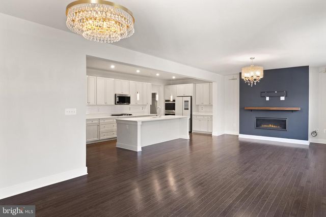 1527 MEADOWLARK GLEN RD, Dumfries, VA 22026