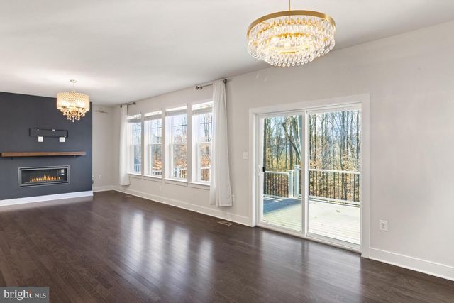 1527 MEADOWLARK GLEN RD, Dumfries, VA 22026