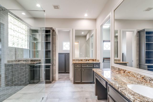 403 Harborside Way, Kemah, TX 77565