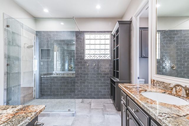 403 Harborside Way, Kemah, TX 77565