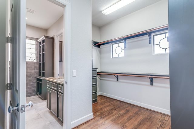 403 Harborside Way, Kemah, TX 77565