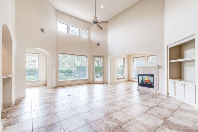 403 Harborside Way, Kemah, TX 77565
