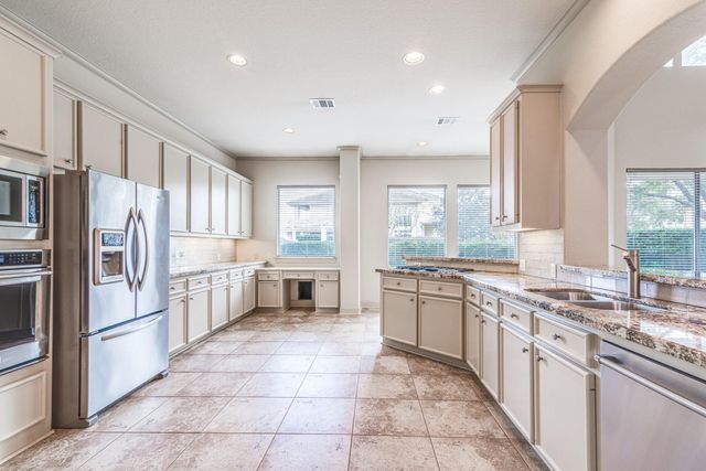 403 Harborside Way, Kemah, TX 77565