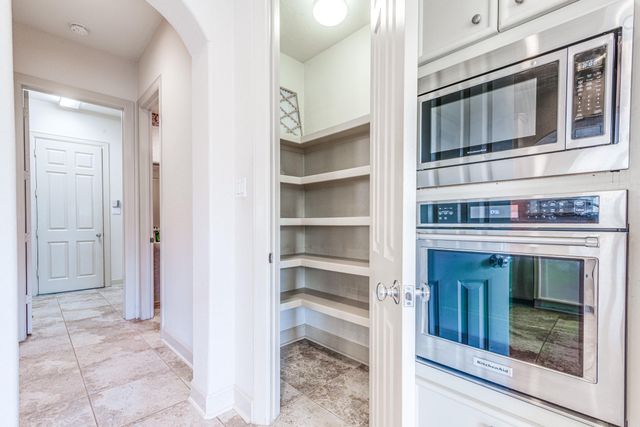 403 Harborside Way, Kemah, TX 77565