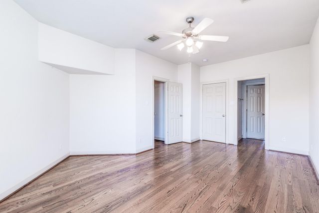 403 Harborside Way, Kemah, TX 77565