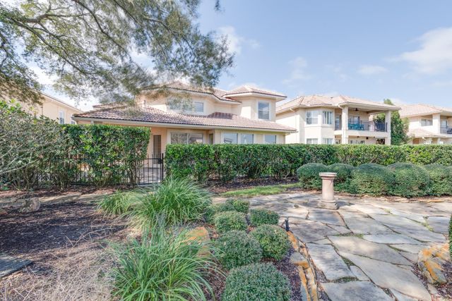 403 Harborside Way, Kemah, TX 77565