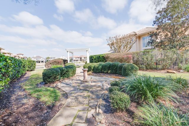 403 Harborside Way, Kemah, TX 77565