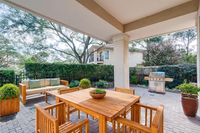 403 Harborside Way, Kemah, TX 77565
