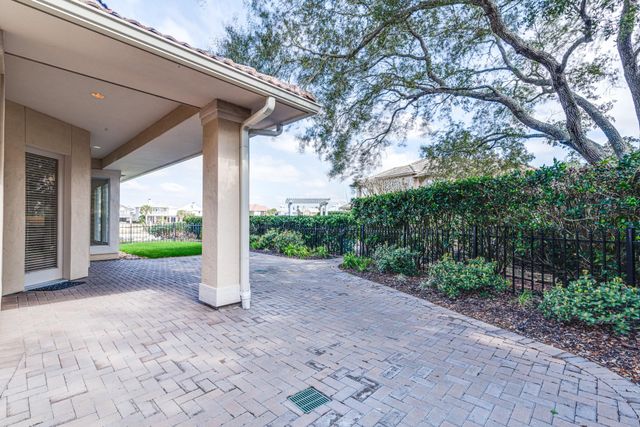 403 Harborside Way, Kemah, TX 77565