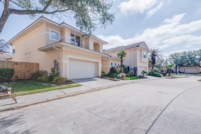403 Harborside Way, Kemah, TX 77565
