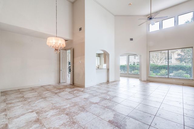 403 Harborside Way, Kemah, TX 77565