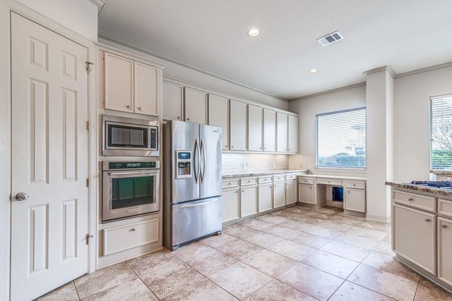 403 Harborside Way, Kemah, TX 77565