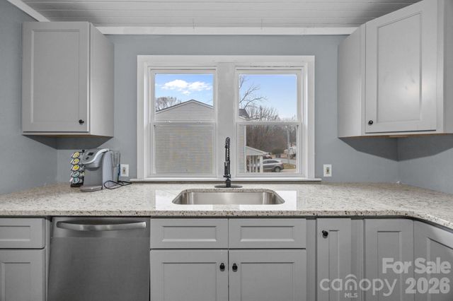 713 Second Street Place SW, Conover, NC 28613