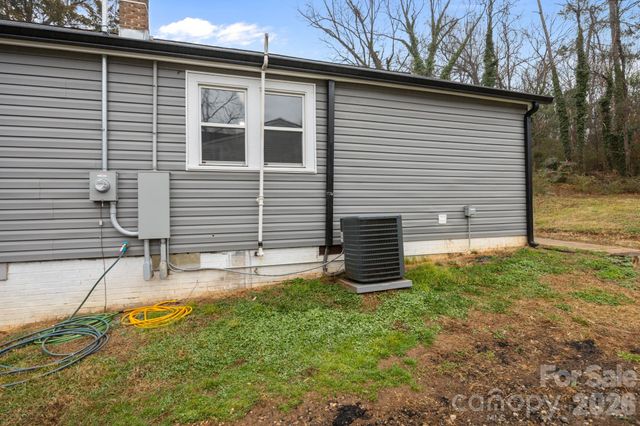 713 Second Street Place SW, Conover, NC 28613