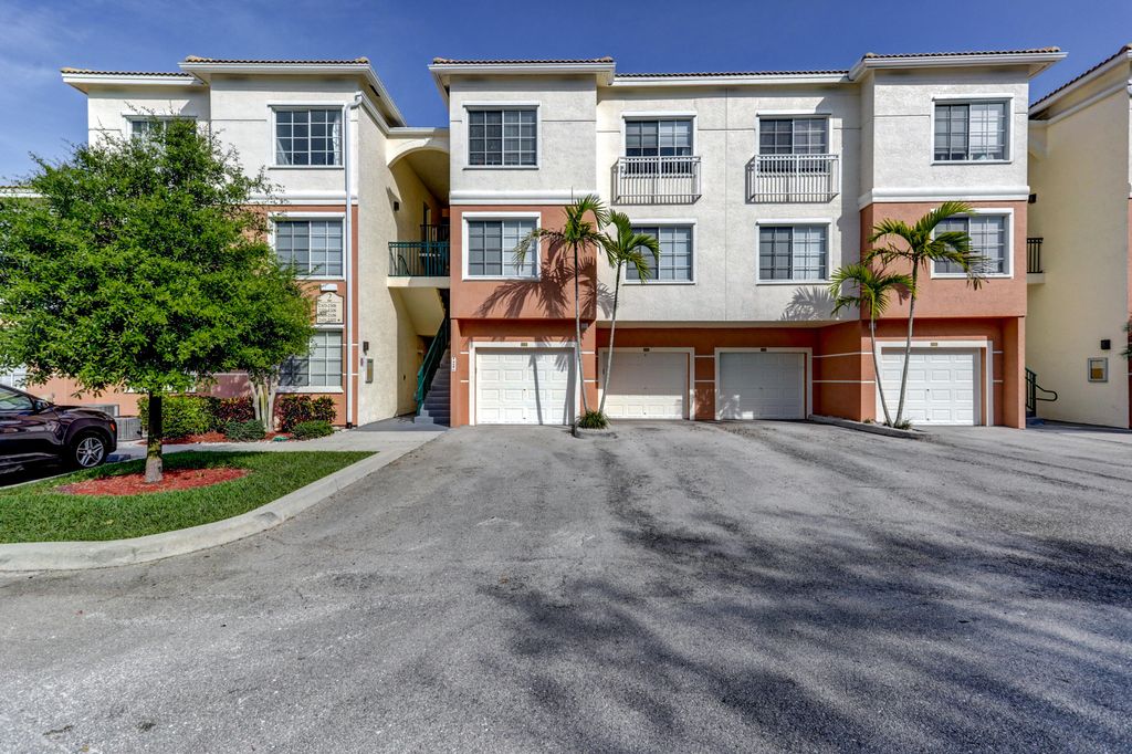 2210 Myrtlewood Circle E, Palm Beach Gardens, FL 33418
