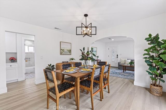2430 S Cochran, Los Angeles, CA 90016