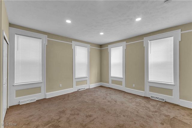 2400 Oberlin Avenue, Lorain, OH 44052