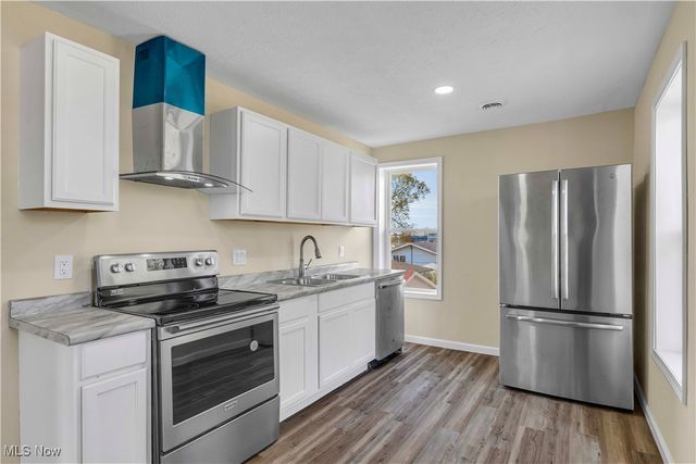 2400 Oberlin Avenue, Lorain, OH 44052