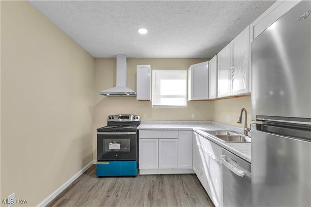 2400 Oberlin Avenue, Lorain, OH 44052