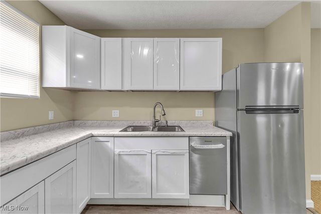 2400 Oberlin Avenue, Lorain, OH 44052