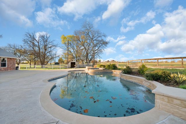 109 Pioneer Court, Waxahachie, TX 75167