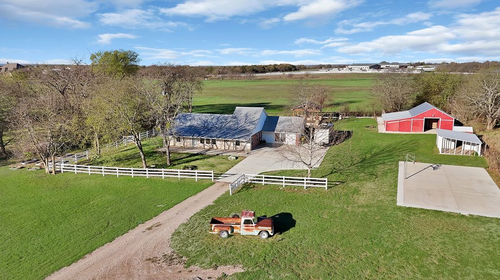 109 Pioneer Court, Waxahachie, TX 75167