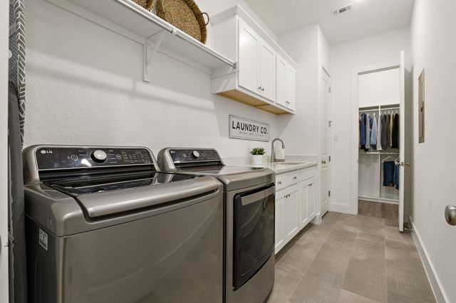 412 Great Lawn BND, Liberty Hill, TX 78642