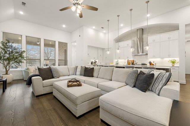 412 Great Lawn BND, Liberty Hill, TX 78642