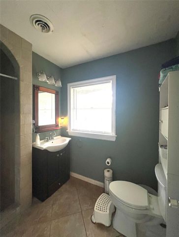909 Peach Street, El Campo, TX 77437