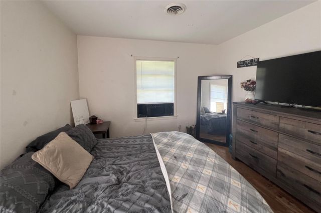 909 Peach Street, El Campo, TX 77437
