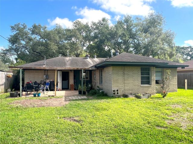 909 Peach Street, El Campo, TX 77437