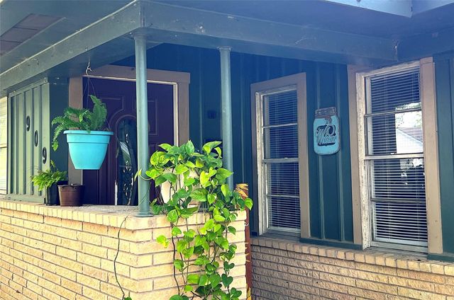909 Peach Street, El Campo, TX 77437